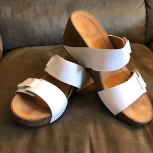 CLARKS ARTISAN Temira East White Leather wedge